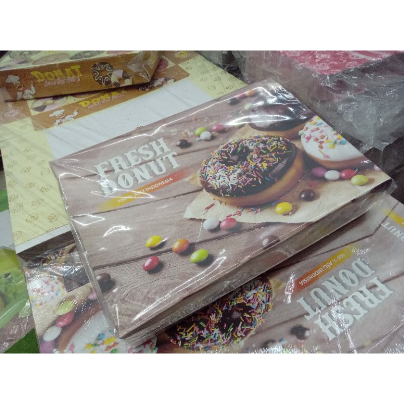 

DUS DONUT ISI 6 uk 27 x 18,5 x 5,5 MOTIF / POLOS