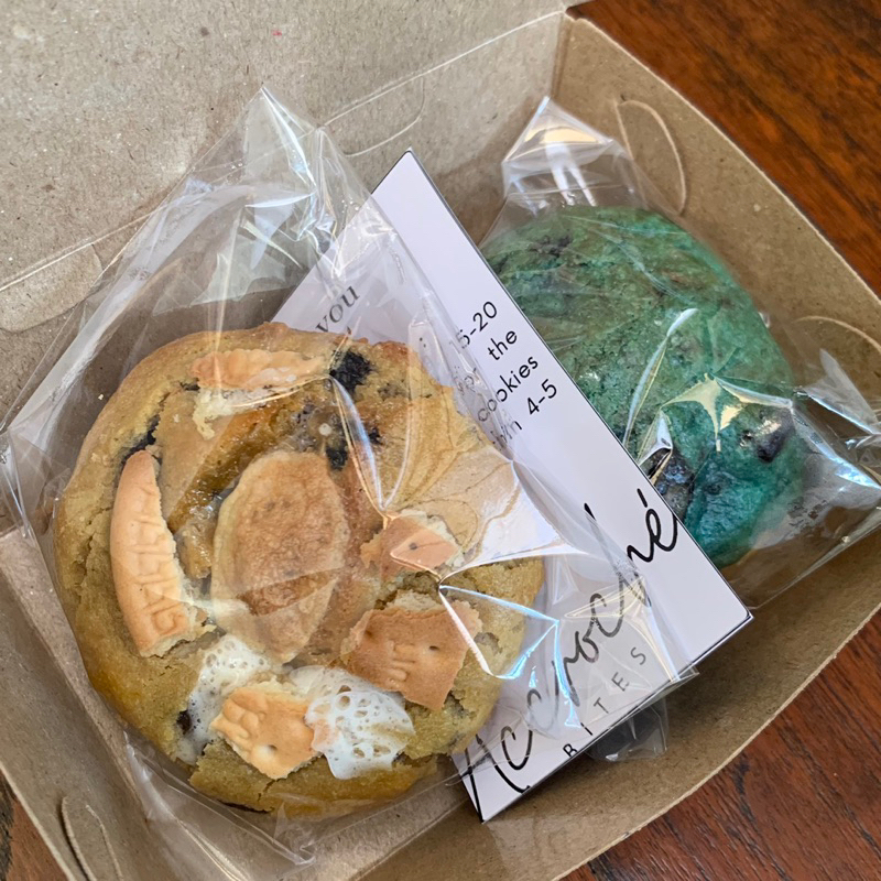 

Box of 2 Medium Cookies
