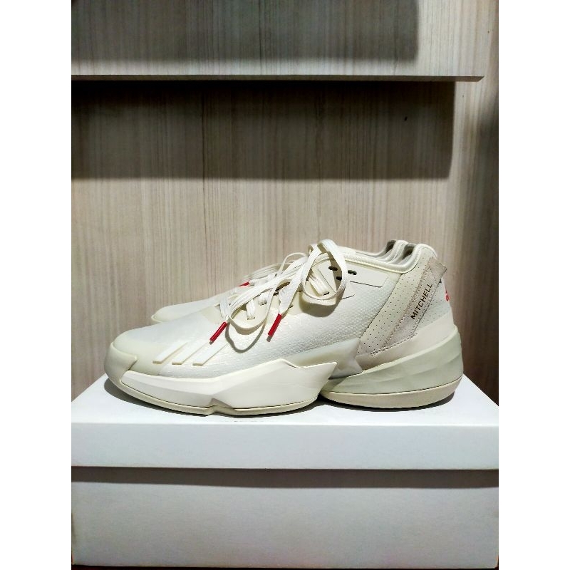 Adidas Trae young 2 & Adidas Don issue 4