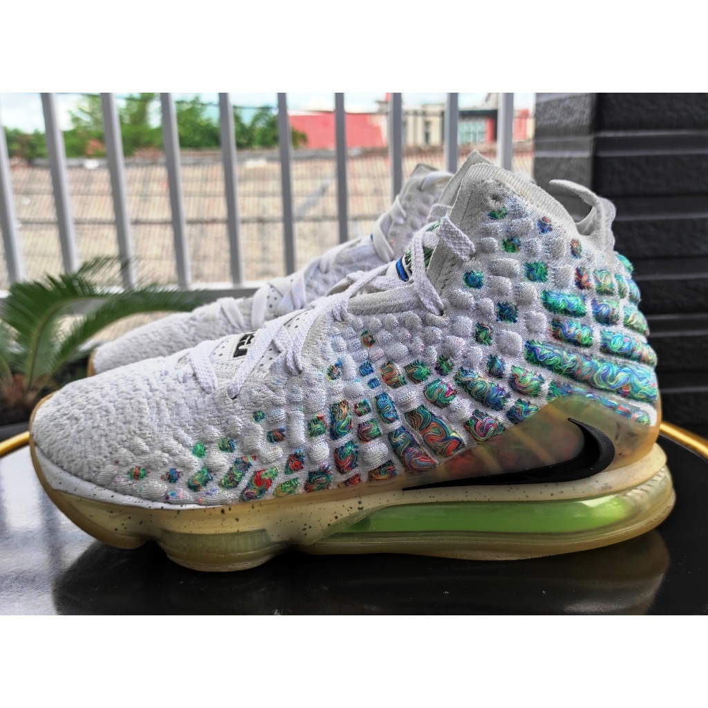 Sepatu Basket Nike LeBron 17 air command force Size 42,5