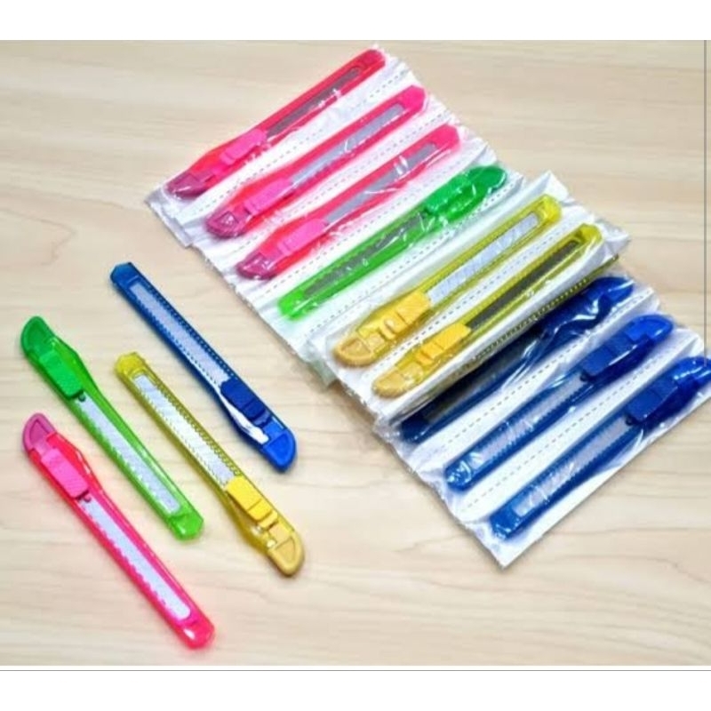 

CUTTER RENCENG KECIL / ISI 12 PCS / WARNA