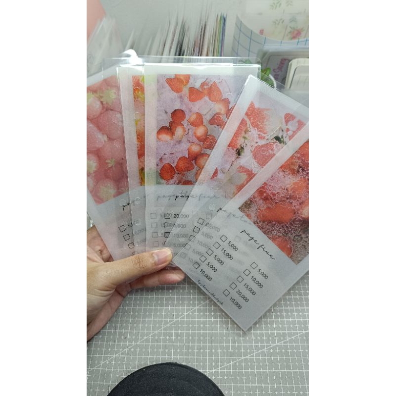 

[Glossy] 500K saving strawberry fruit laminasi glossy size A6 | Amplop menabung