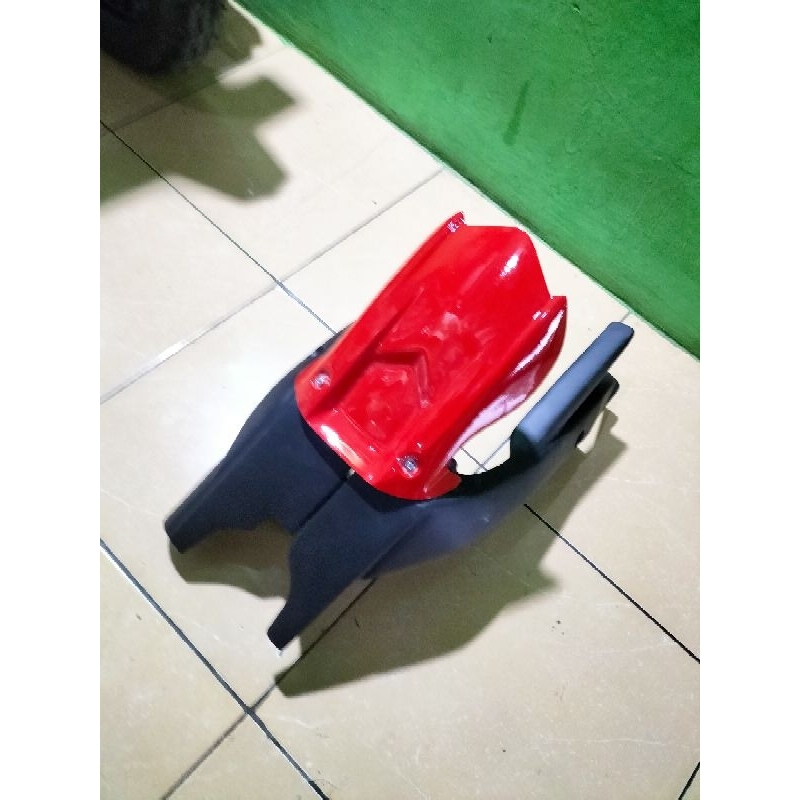 cover swing arm Yamaha R15 v2 v3 merah
