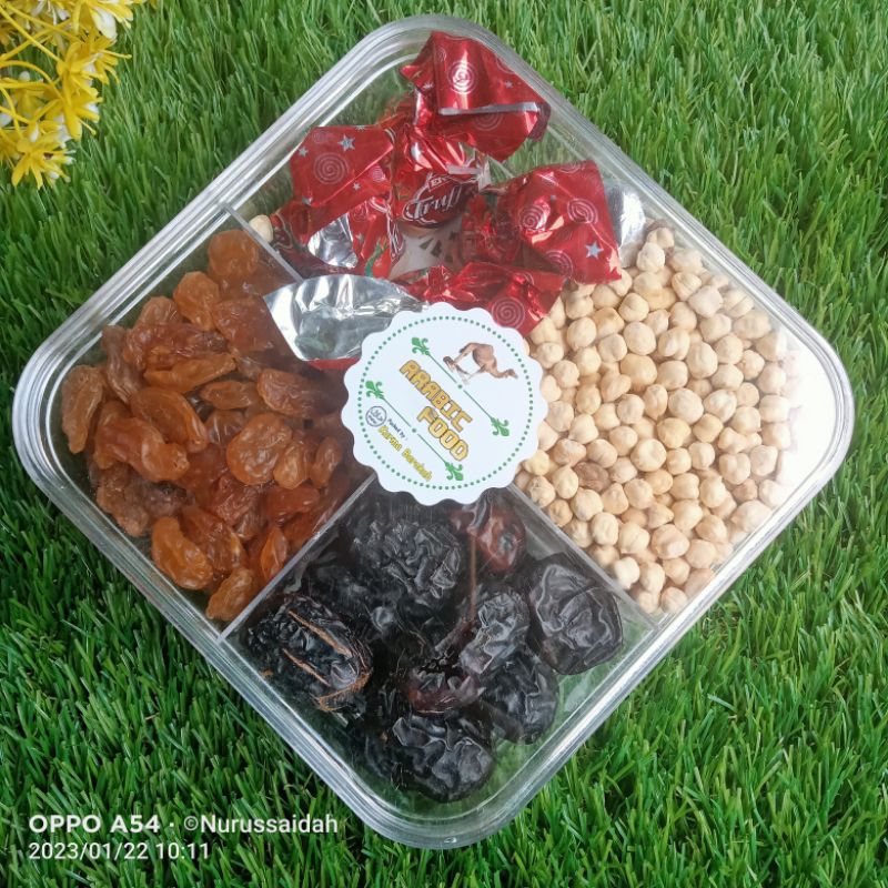 

paket hampers exclusive sekat 4 kurma ajwa oleh oleh haji umroh