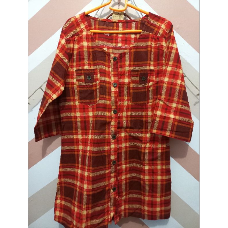 PRELOVED KEMEJA TUNIK KOTAK MERAH BATA