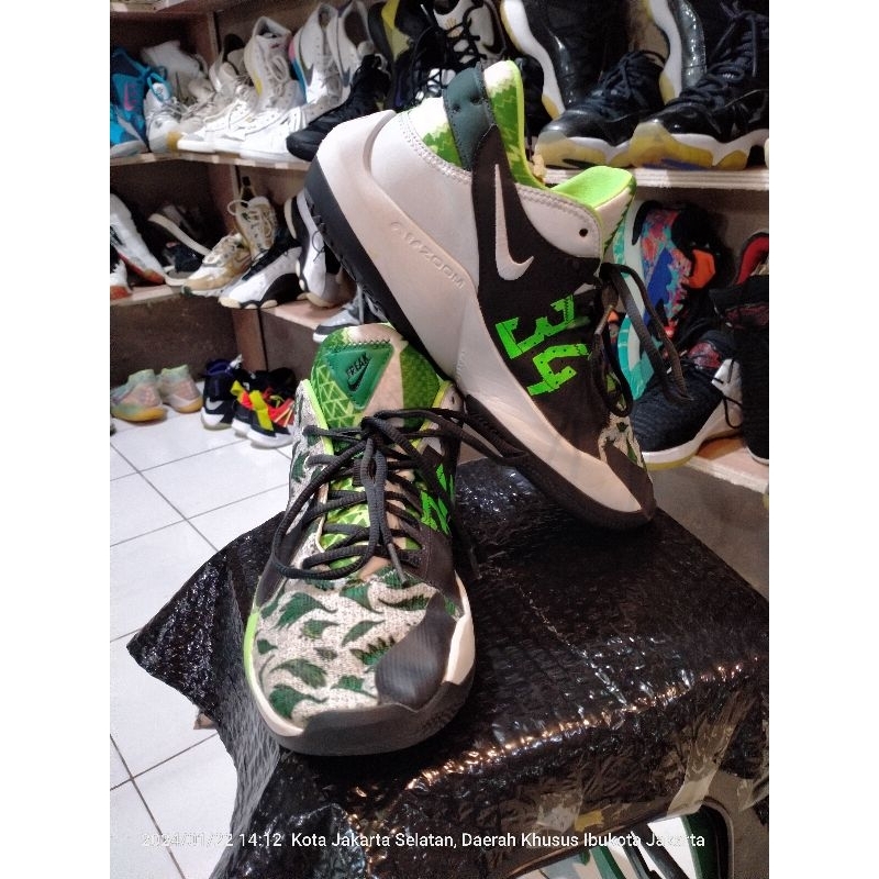 Sepatu seken Nike Zoom Freak 2