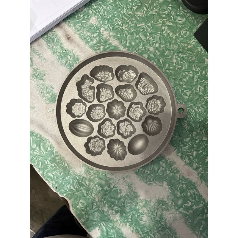 Cetakan kue bolu cermai aluminium 18 lobang