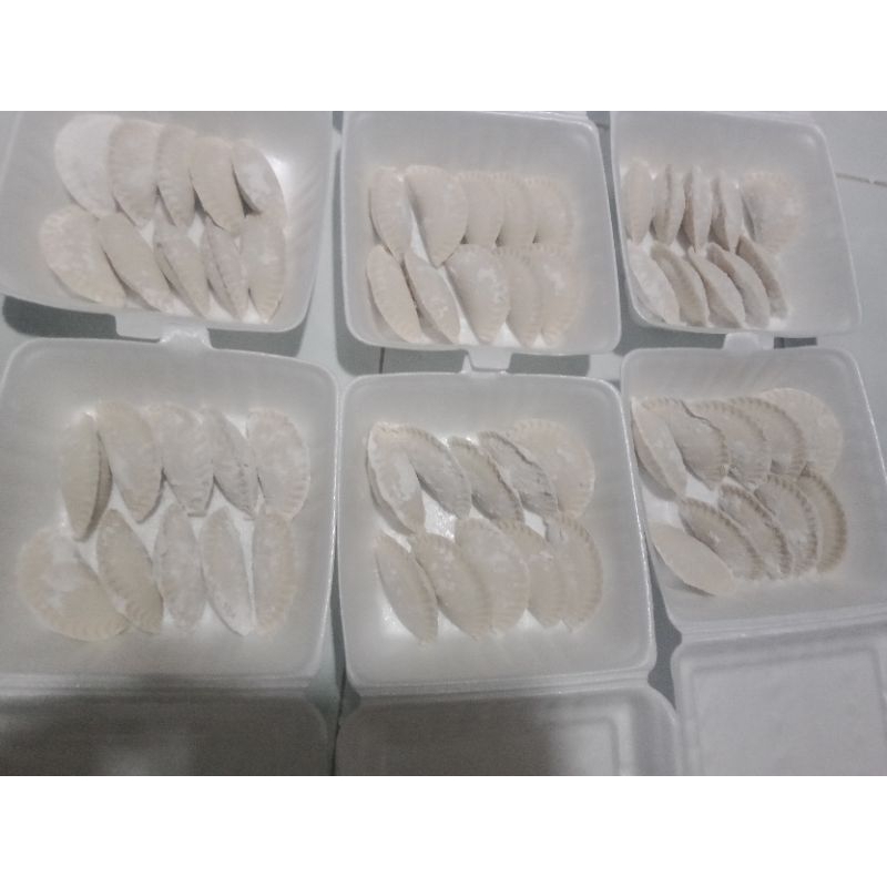 

cireng isi ayam suwir pedas harga murah meriah.1 box isi 10 pcs