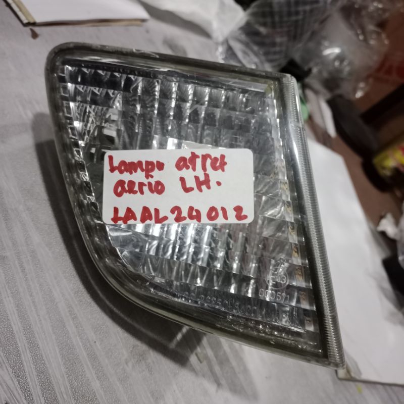 lampu atret Suzuki Aerio kiri