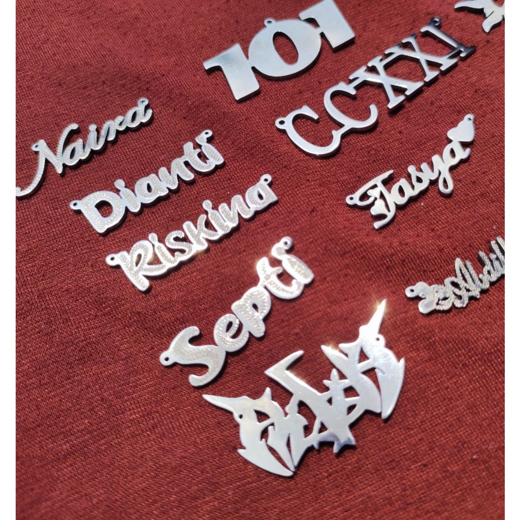 Liontin nama custom kalung inisial huruf silver anti karat besi putih monel asli wanita pria buah