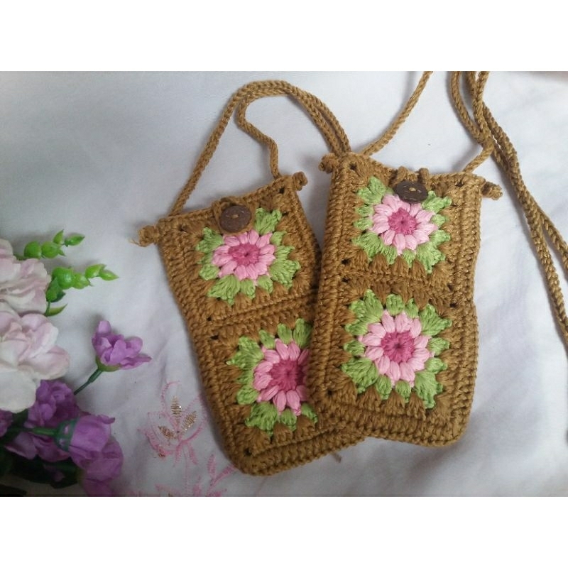 tas selendang rajutan granny/  tas cantik rajutan granny tempat hp