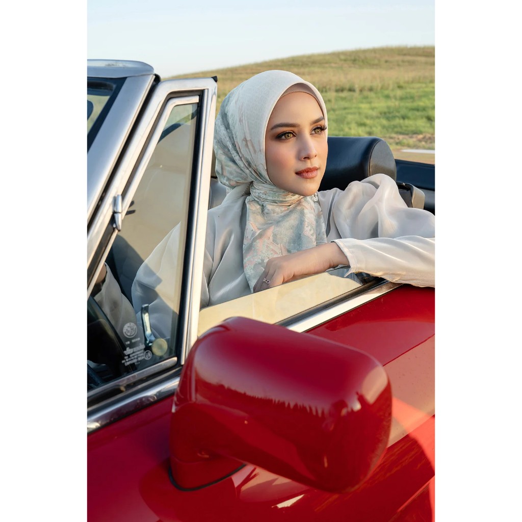 HIJAB TUSCANY SERIES BY BUTTON SCARVES /HIJAB/KERUDUNG/SEGIEMPAT/VOALPREMIUM