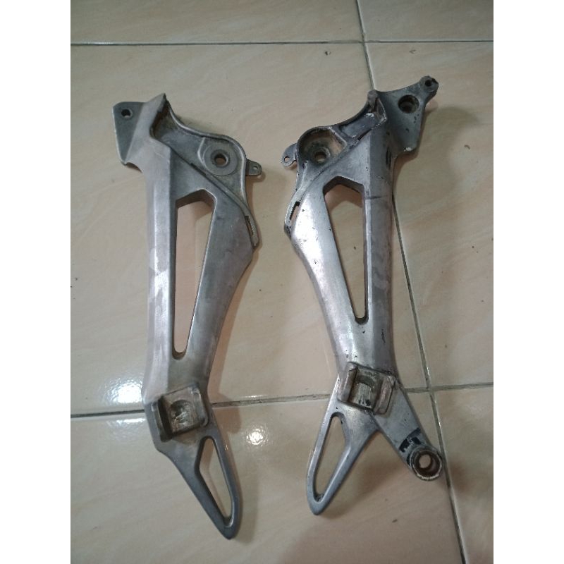Postep Footstep Dudukan pijakan kaki belakang kanan kiri Honda Revo lama Supra X 125 non DD ori