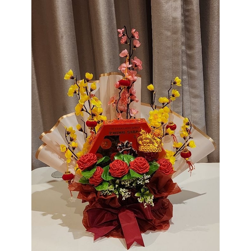 

Imlek Hampers 12 kue keranjang+coklat naga emas/Kue imlek/Hampers /Gift/Parsel Imlek/kue keranjang paket