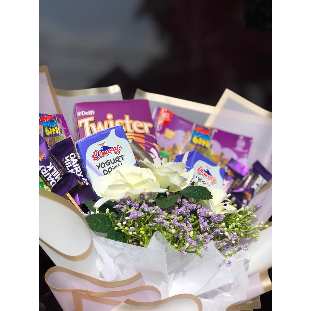 

Custom Bucket | Bucket Wisuda Bucket Hadiah Bucket Anniversary| Bouquet Snack & Artifical Flower