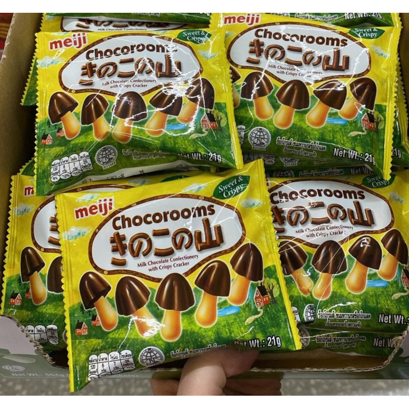 

Meiji Chocorooms with Crispy Crackers Biscuit Chocolate / Strawberry Jastip Bangkok Thailand Handcarry