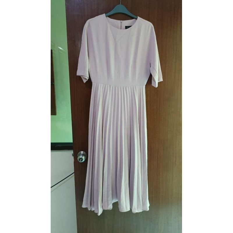 Dress pesta plisket dusty pink