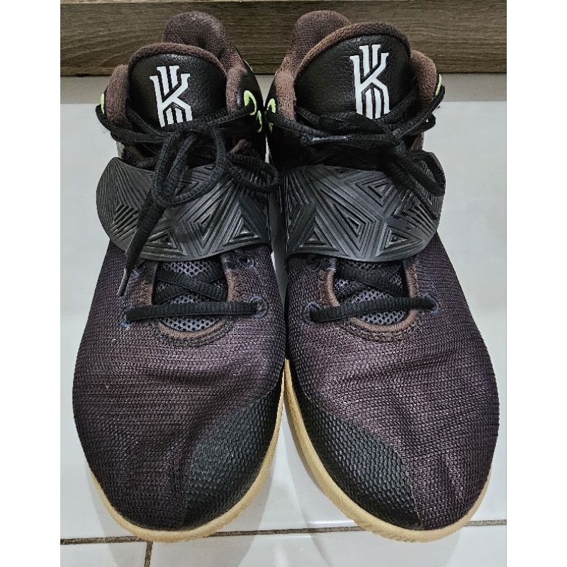 Sepatu Kyrie Flytrap III second