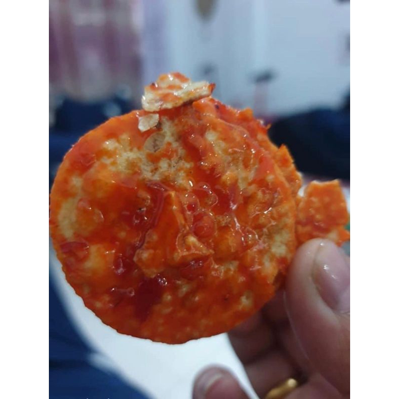 

Cemilan keripik opak pedas