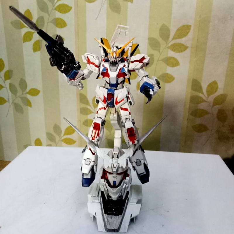 Hguc Rx-0 Unicorn Gundam ( destroy mode ) with Head display. -