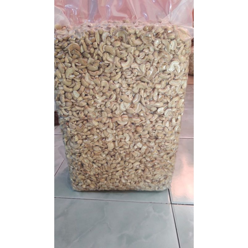 

kacang Mede patahan mentah vakum 10kg