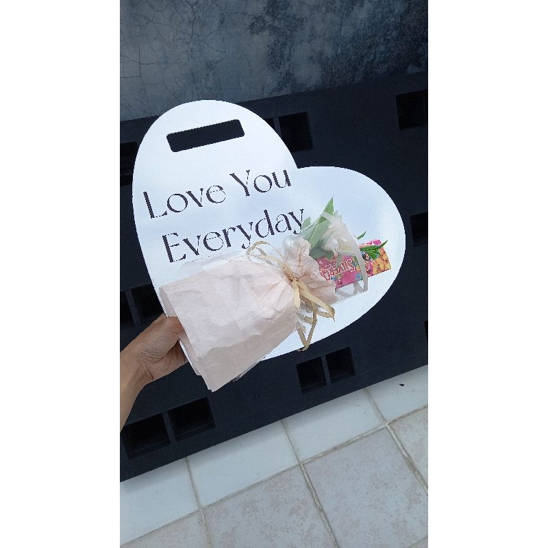 

buket coklat | hadiah valentine coklat | hadiah pacar silver | buket coklat murah