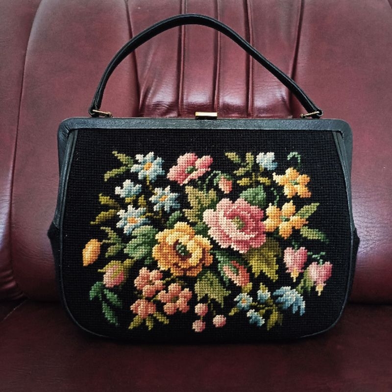 Tas Kristik Besar Hitam Gambar Bunga Kondisi Bagus