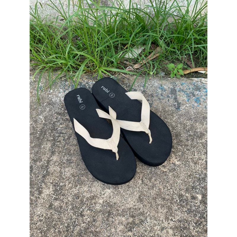 Sandal wanita Rubi