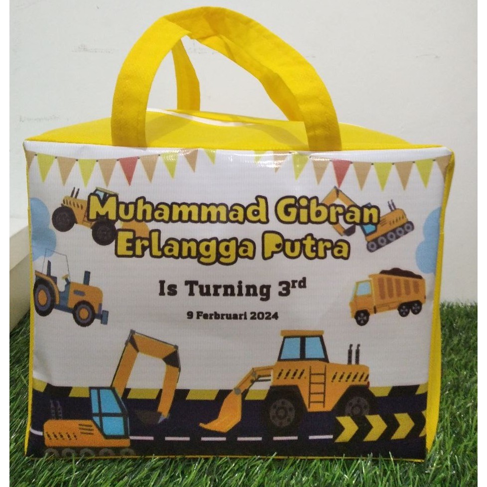 

Tas ultah anak resleting ukuran 29x22x25