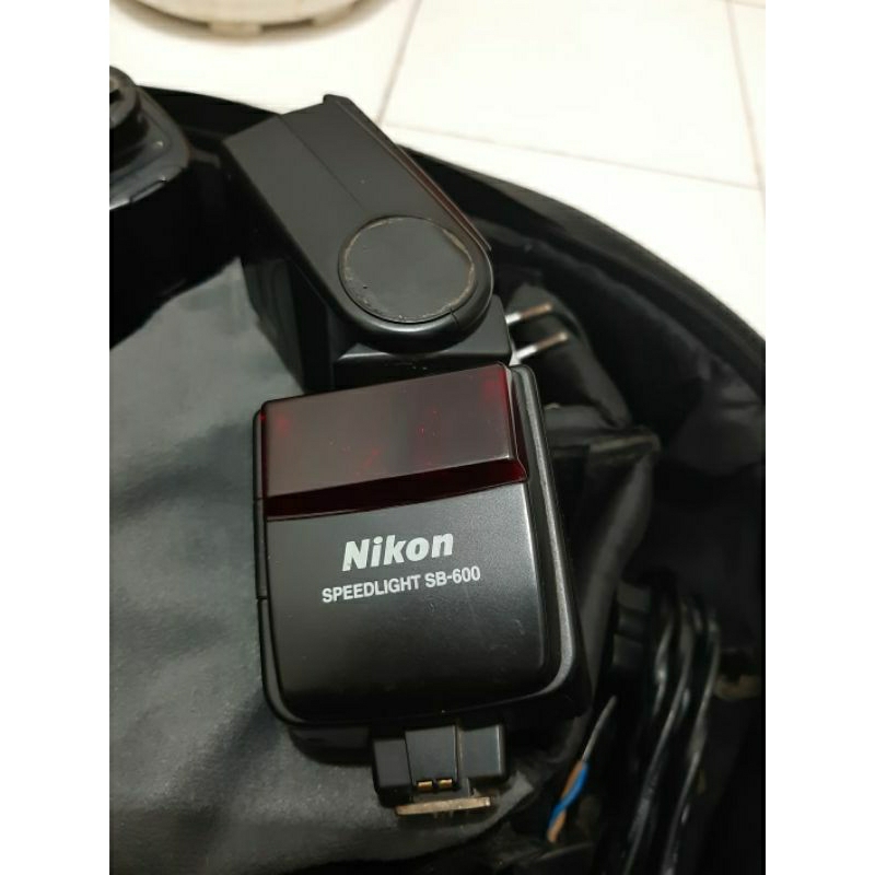 lampu Blitz Nikon SB600