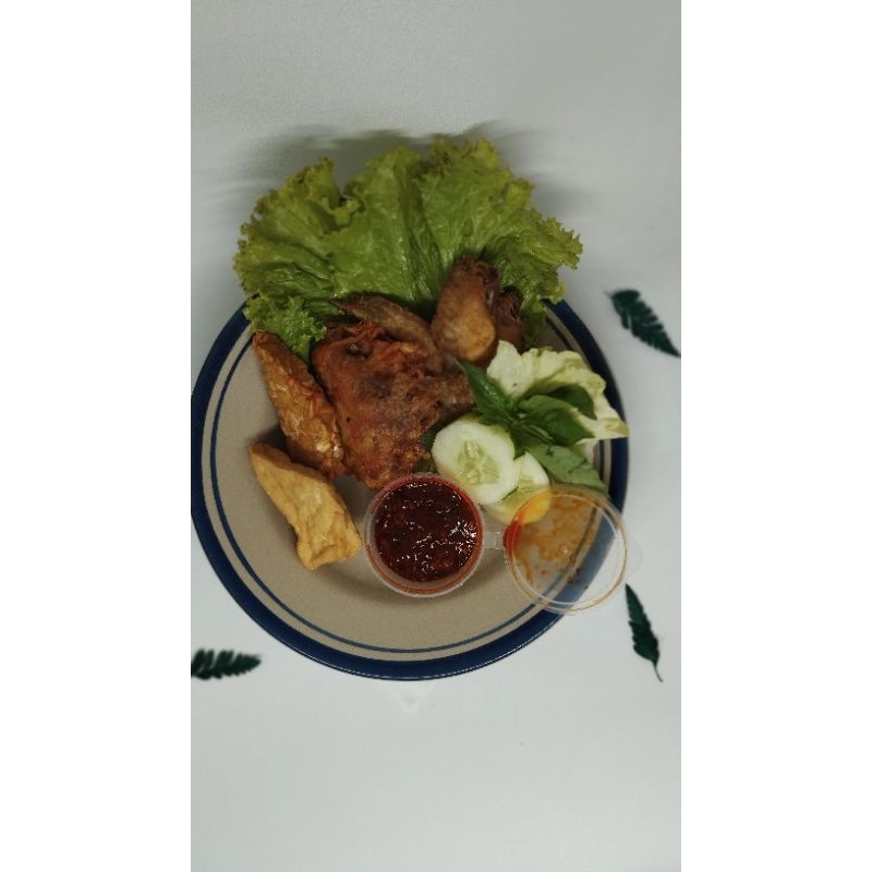 

Ayam Goreng Ungkep Lalapan