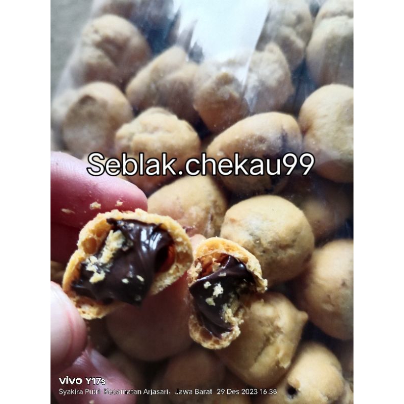 

1kg soes coklat lumer manis bikin nagih