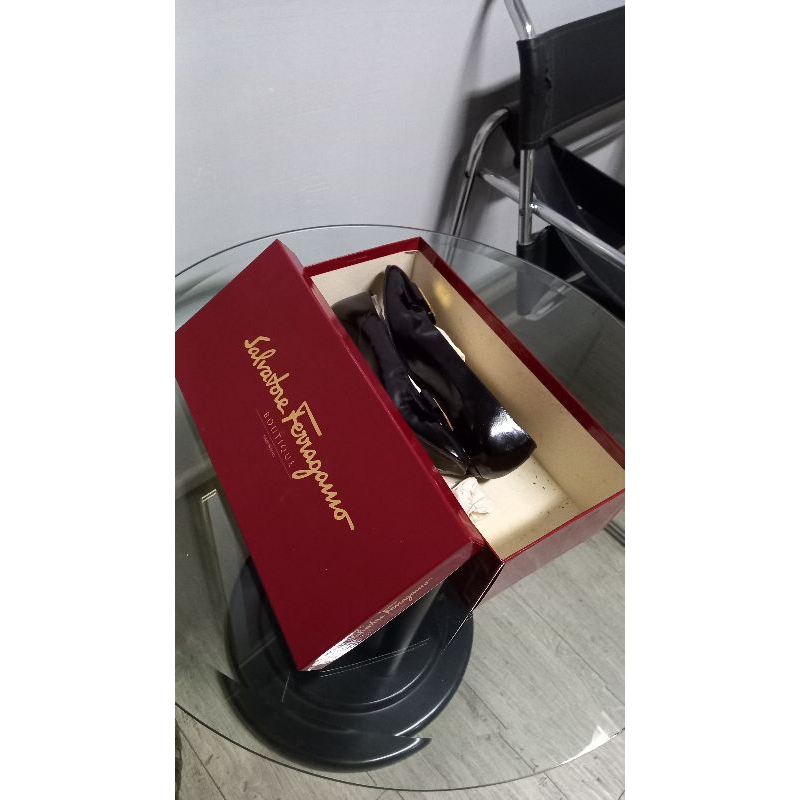 Sepatu wanita bekas berkualitas Salvatore Ferragamo size 35