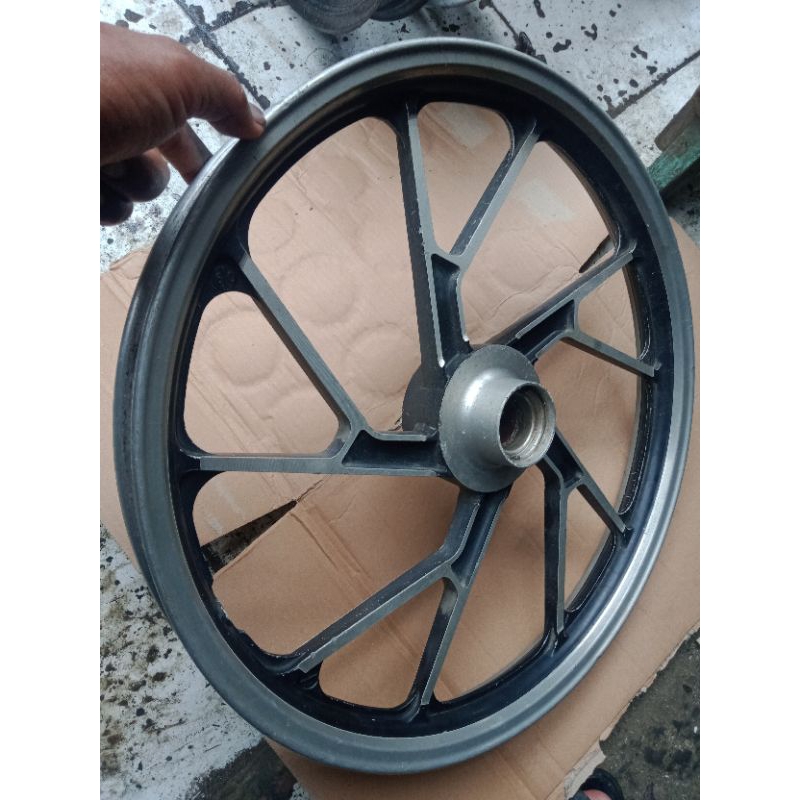 pelek depan supra model satria fu  bekas copotan motor seken