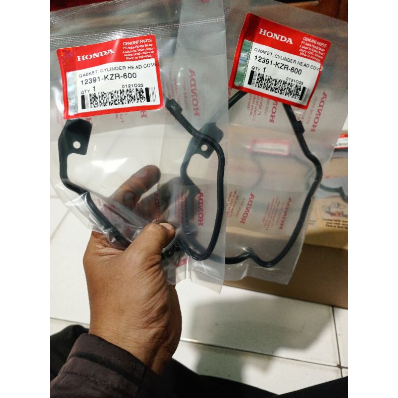 12391-KZR-600 Gasket Cylinder Head Cover  PCX 150, Vario 125 FI, Vario 125 eSP & Vario 150 eSP ORI 1