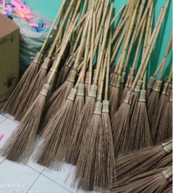 Sapu Lidi Gagang Panjang. Sapu Halaman