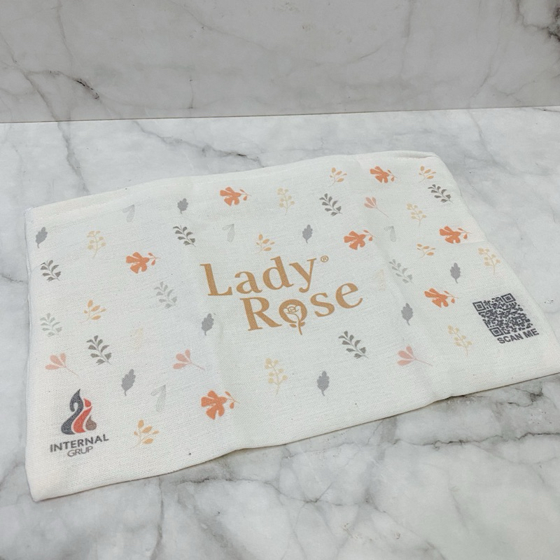 

GIFT Pensil Case Lady Rose