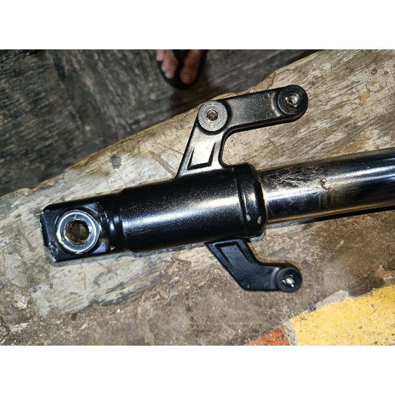 butom USD R15 V3 kiri