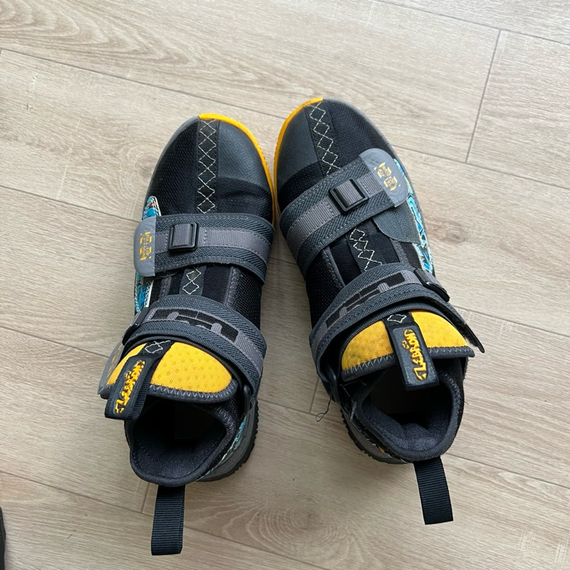 Nike Lebron Soldier Xiii Trainers sepatu anak laki laki preloved