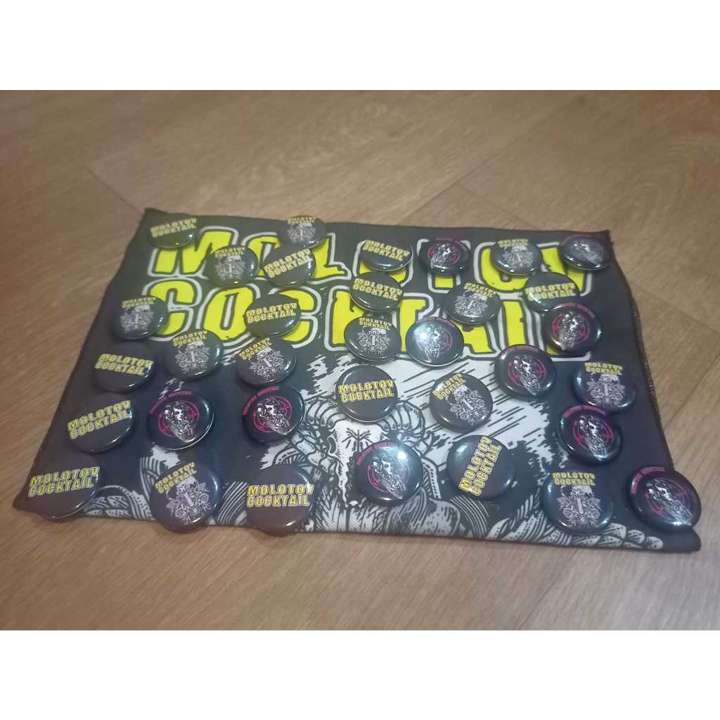 Pin Molotov Cocktail Merchandise (ukuran 32mm)