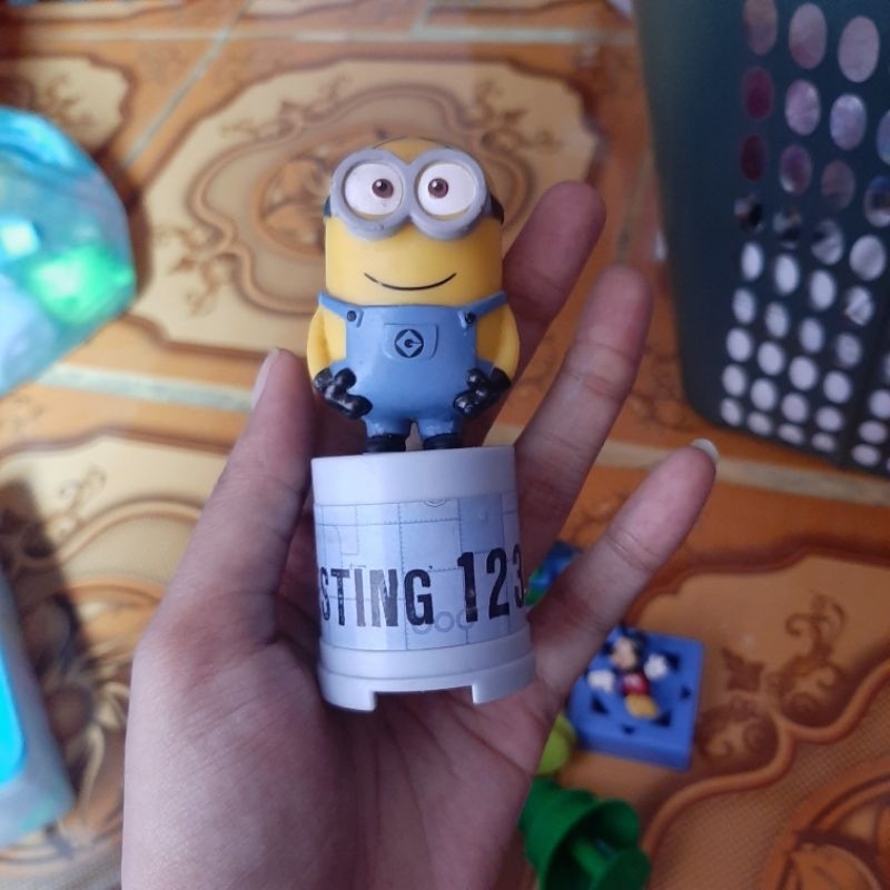 Mainan / figure dikoleksi minion tarts takara tomy . Minions dave