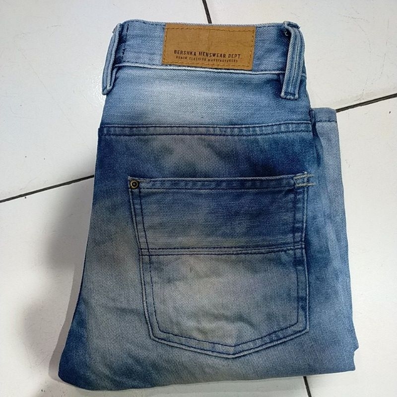 Celana pendek pria BERSHKA