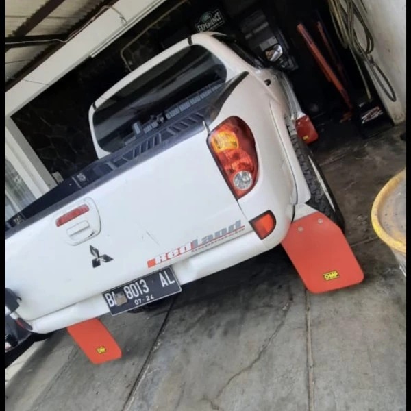 Mudflap Mudguard Karpet Lumpur Kepet Lumpur Model Rally Look Mobil Universal 4Pcs Pasti Ori