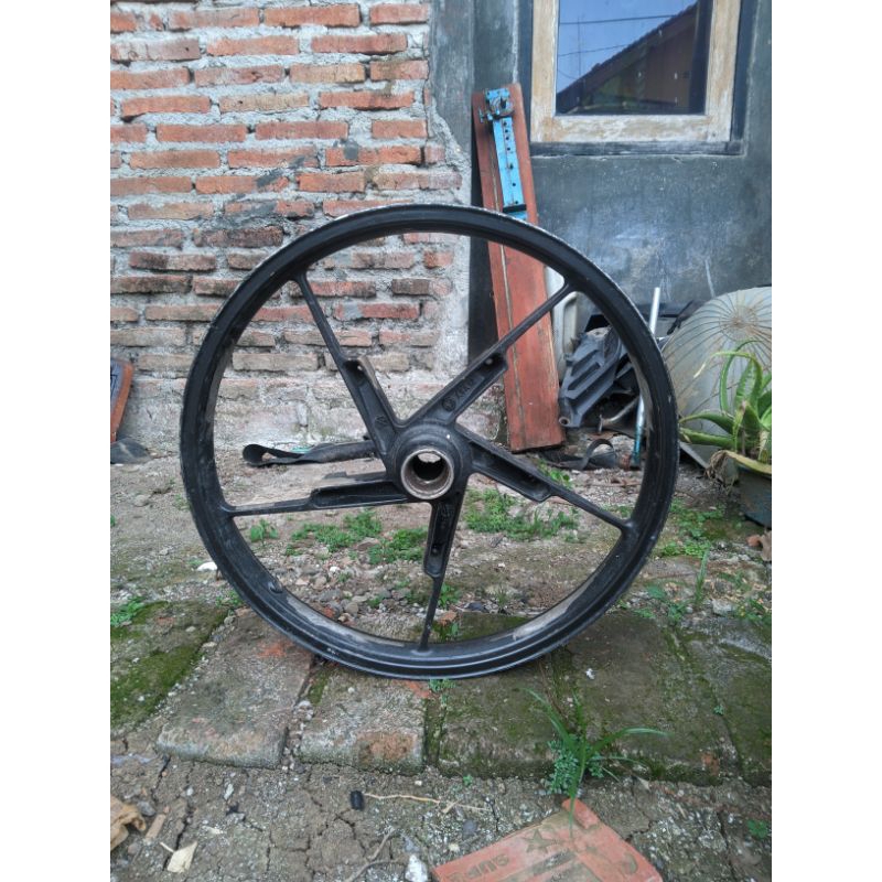 velg depan satria fu potongan