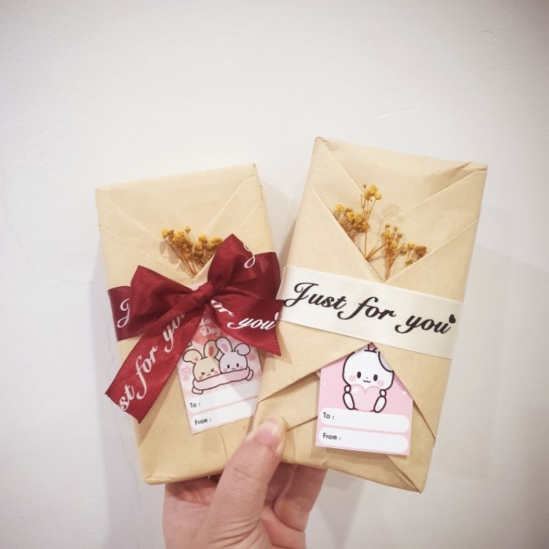 

Gift box /hamper/ snackbox : Silverqueen & Pocky