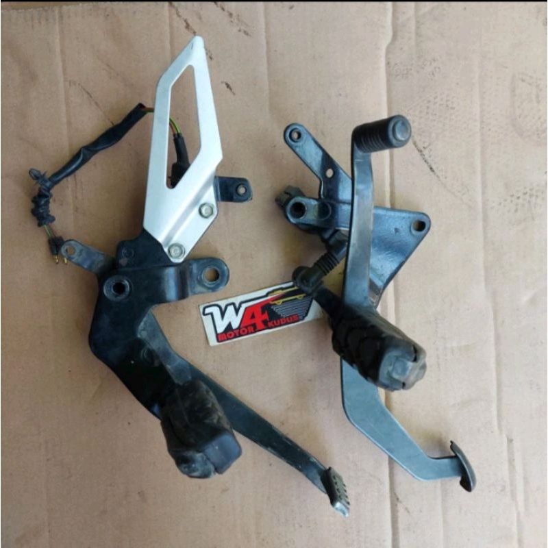 Footstep Depan Sonic 150r/Supra GTR Original Copotan