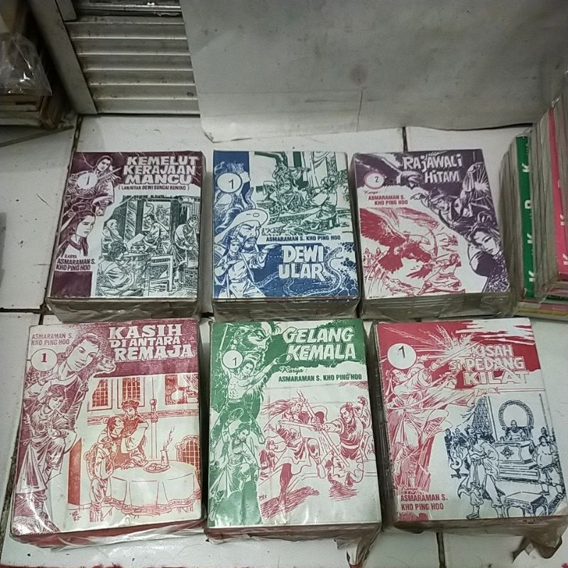 KOMIK KEMELUT KERAJAAN MANCU 1 - 22 /DEWI ULAR 1-15/ RAJAWALI HITAM 2-12/ KASIH DI ANTARA REMAJA 1-2