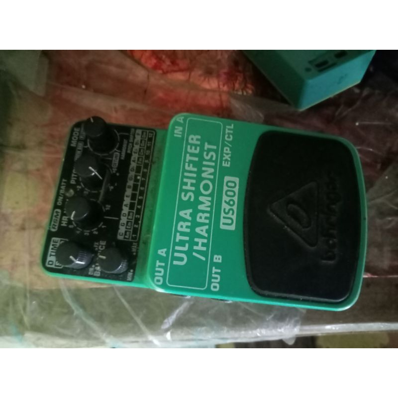 Efek gitar Ultra Shifter Harmonist US-600 Behringer