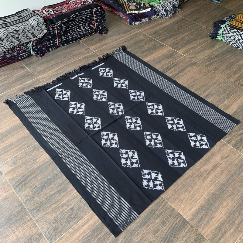 kain tenun tradisional motif ketupat mix lurik