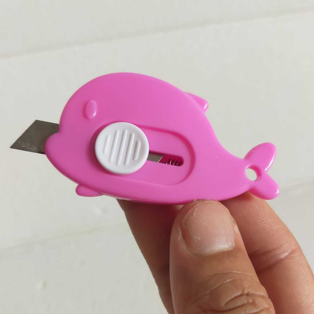

Mini Cutter Pocket Kater Saku Pisau Potong Kecil Bentuk Ikan